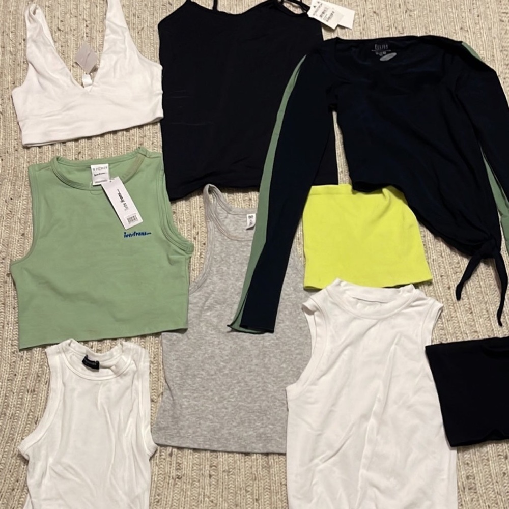 Bundle crop tops, different sizes